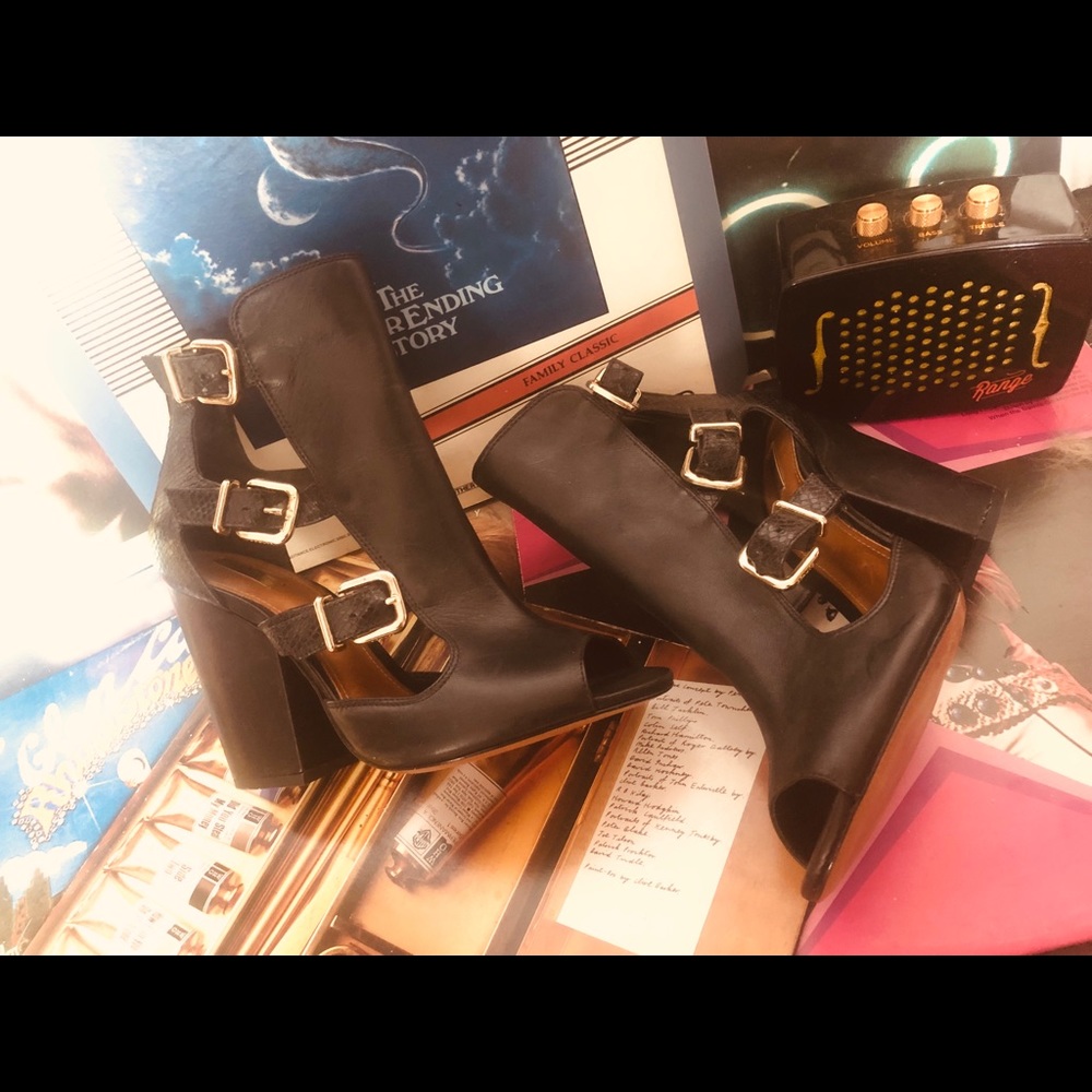 Schutz leather sandal bootie 9 New black rare